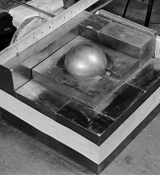 Recreation of the plutonium core experiment conducted by Harry Daghlian on Aug. 21, 1945 (nerdist.com)