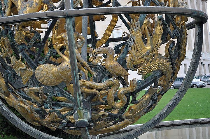 Detail of Woodrow Wilson Celestial Globe in Geneva, showing the constellations of the Peacock, the Toucan, Hydra, and the Phoenix, sculpture by Paul Manship, 1939 (Wikimedia commons)