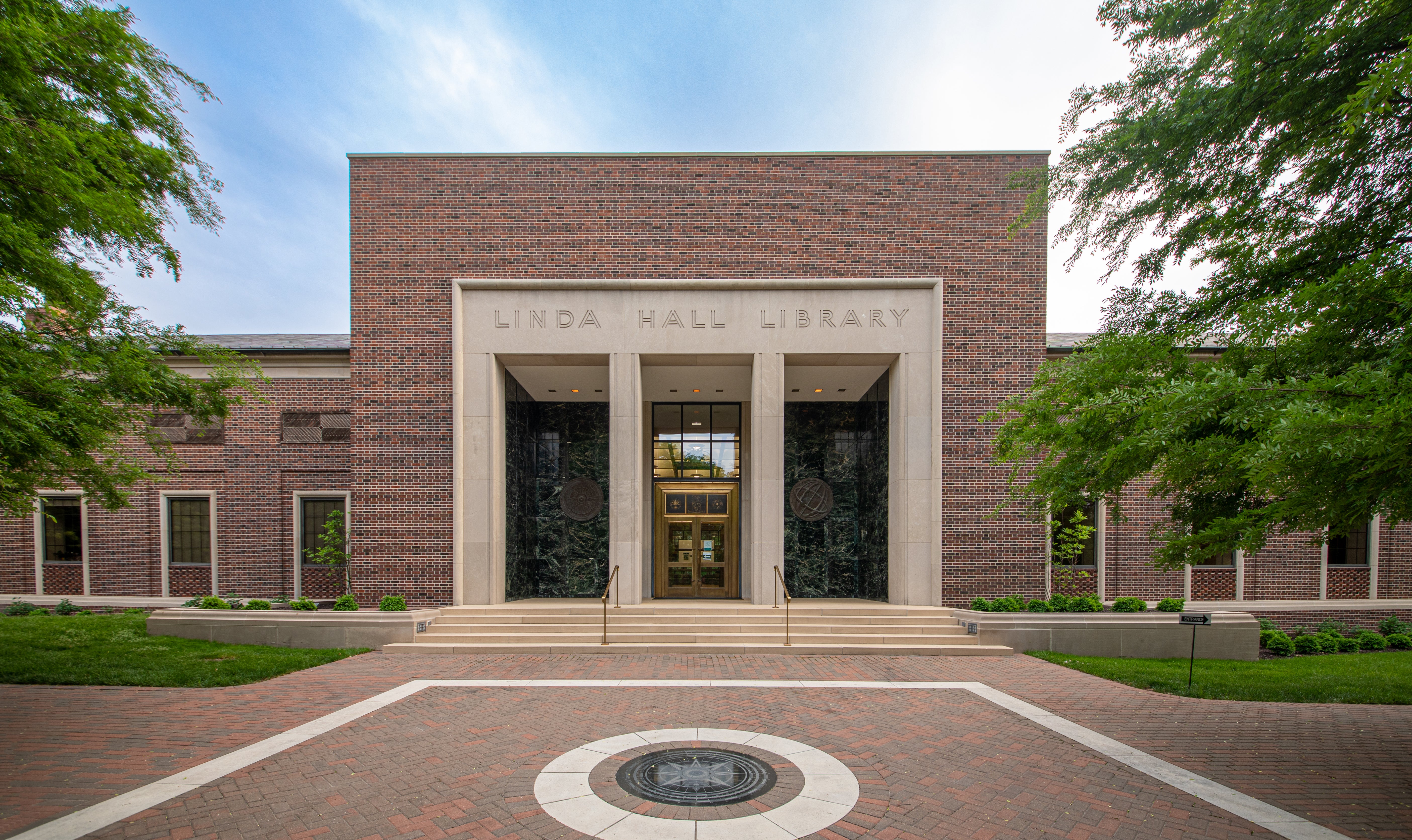 Photo of the front entrance of Linda Hall Library