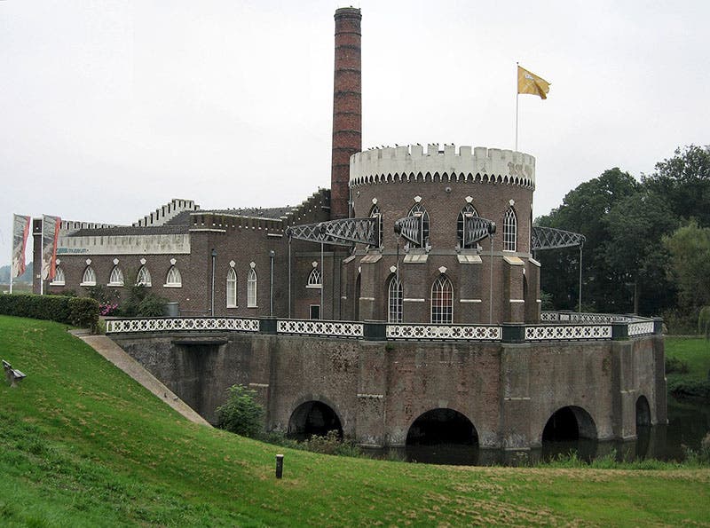Cruquius Pumping Station, housing a Woolf compound engine, driving eight beams, which can be seen emerging from the pump house, Museum De Cruquius, Haarlemmermeer, Netherlands (Wikimedia commons)