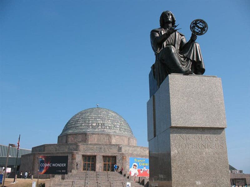 Statue of Nicolaus Copernicus, Adler Planetarium, Chicago, unveiled in 1973, copy of statue in Warsaw, by Bertel Thorvaldsen, 1822-30 (waymarking.com)