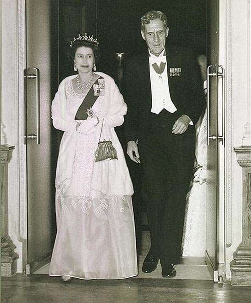 Queen Elizabeth and Patrick M.S. Blackett, on the occasion of the relocation of the Royal Society of London, of which Blackett was President, to Carlton House Terrace in 1968 (english-heritage.org.uk)