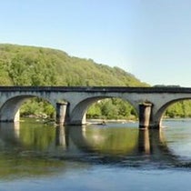 The Souillac Bridge over the Dordogne River, the first to use artificial cement, built by Louis Vicat, 1818, modern photograph (structurae.net)