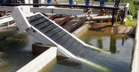 Hydrolox debris removal screen in water