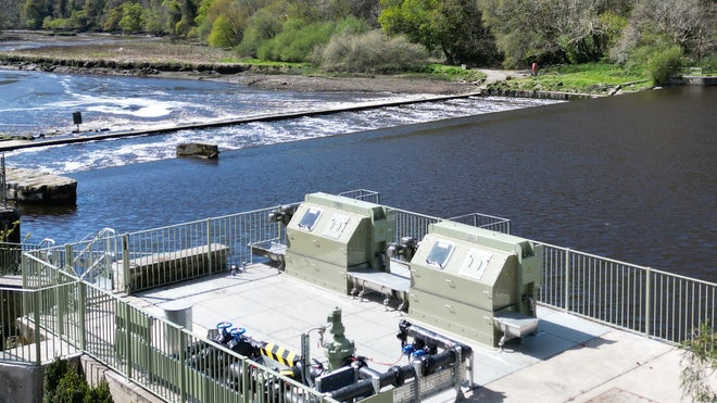 Head sections of Hydrolox screen units on waterway