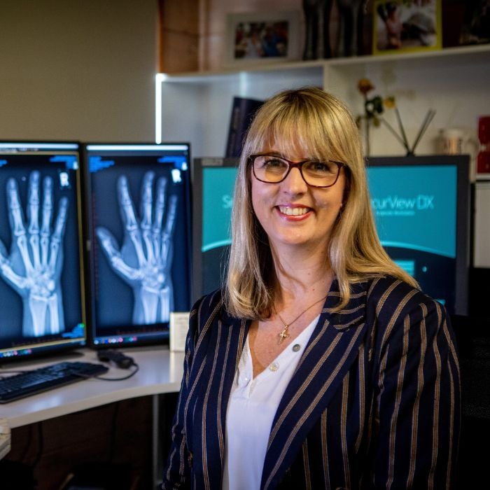 Dr Alina Leigh