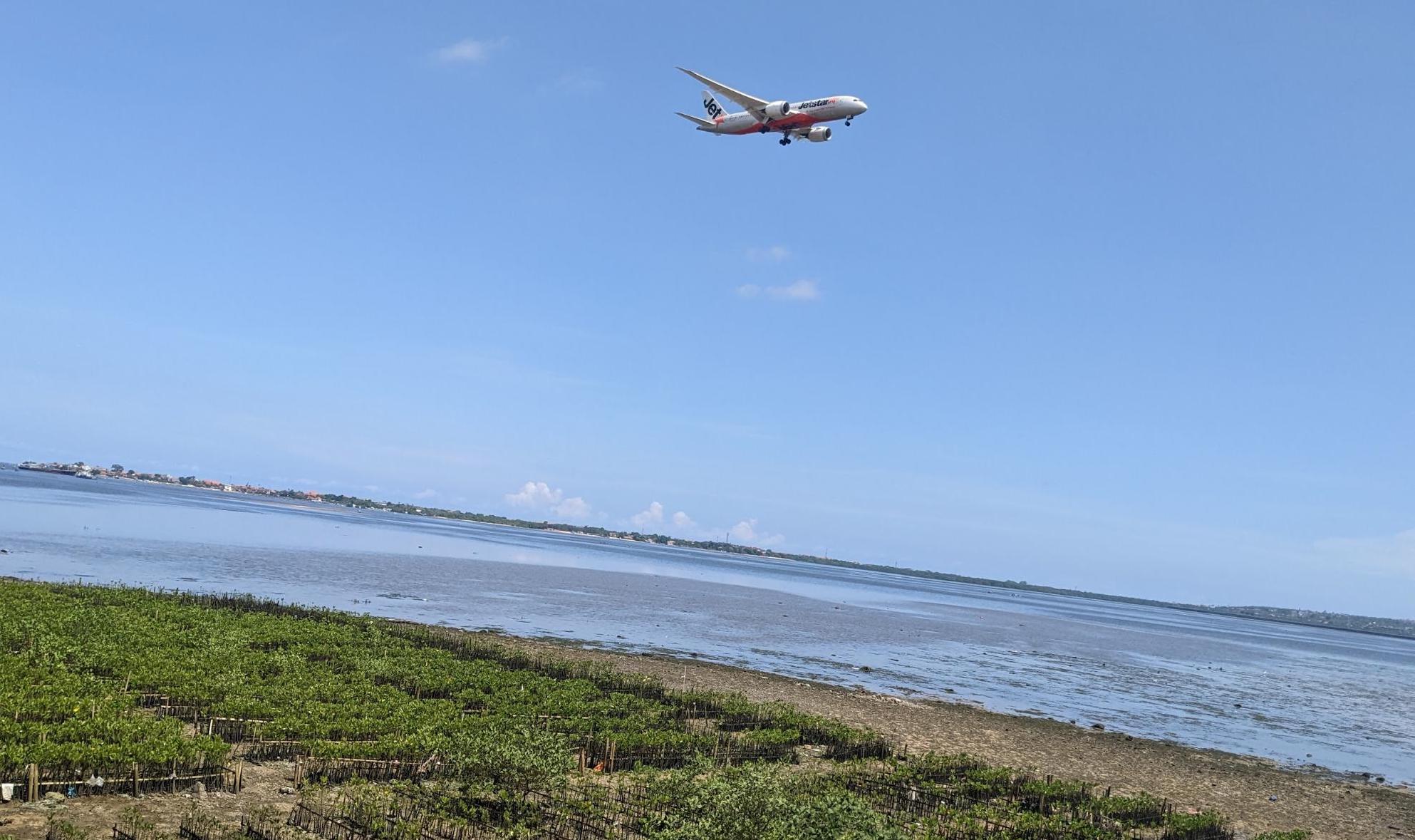 Jetstar flight from Melbourne flying over mangroves