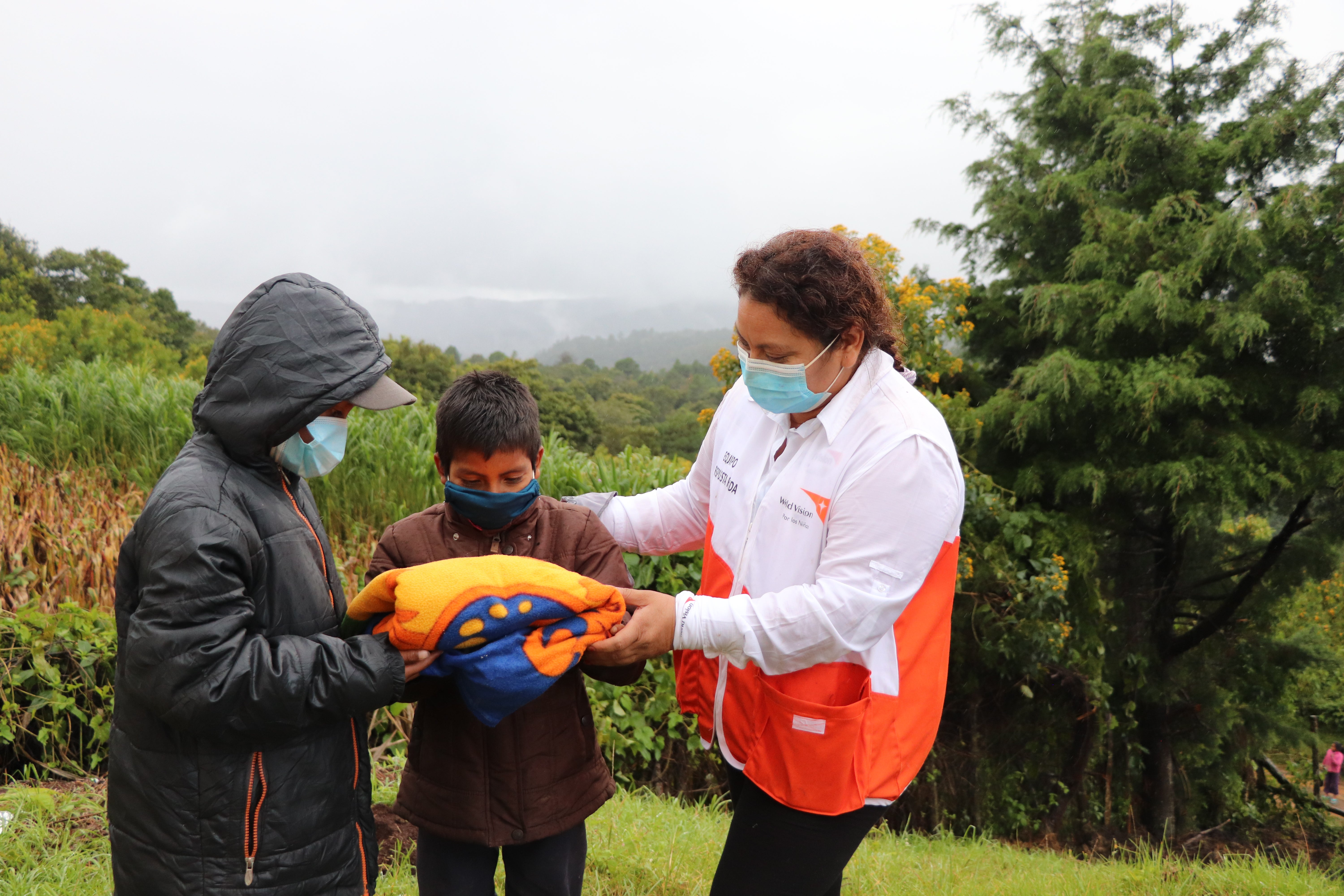 Children receiving blankets