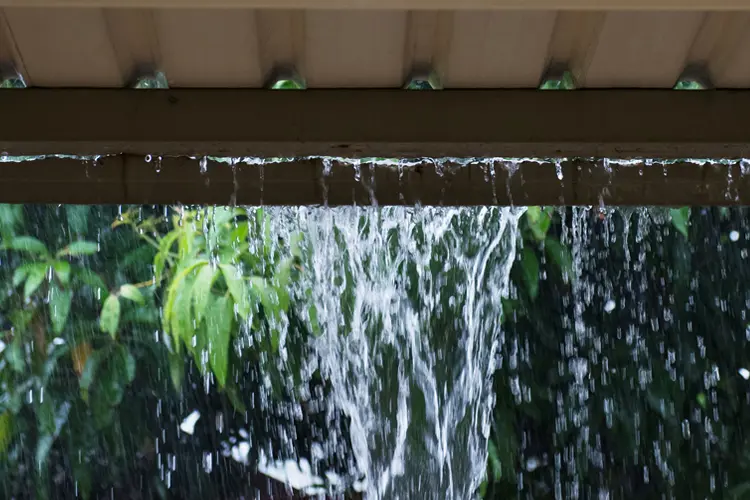 Broken Gutter with rain pouring through. If the Gutters Weren't Installed Right and Your Basement Floods, Who's Responsible for the damage?