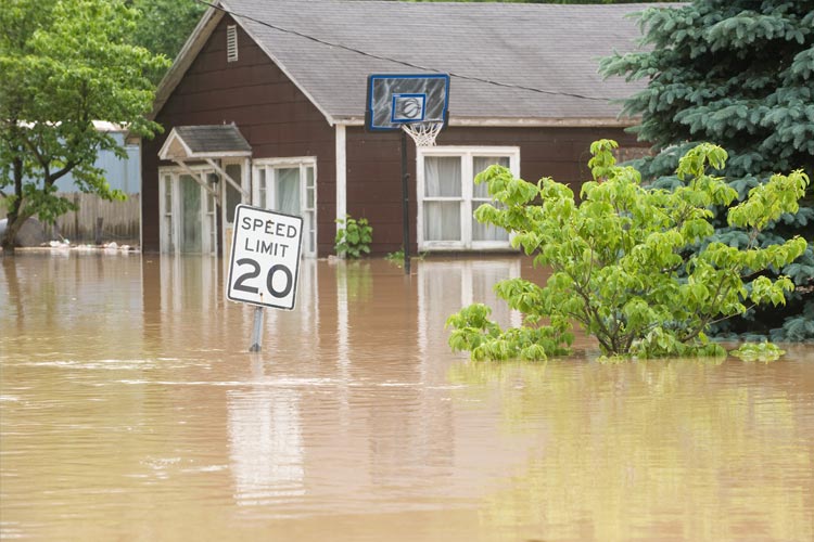 How is flood insurance calculated in South Carolina