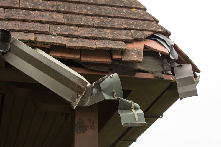 Does homeowners insurance cover roof damage after a storm