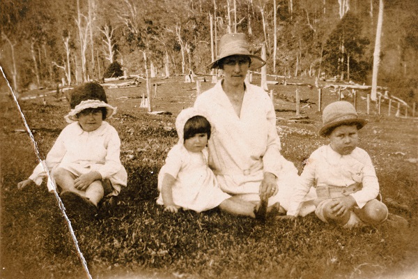 Mary Ferris with her three children, Clementina, Ruby and William, ca 1931.