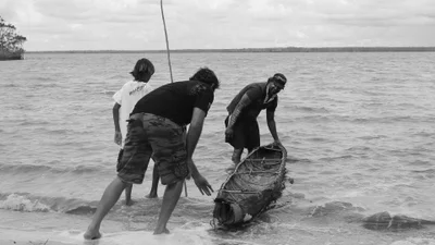 Gubbi Gubbi tradition of bark canoe building