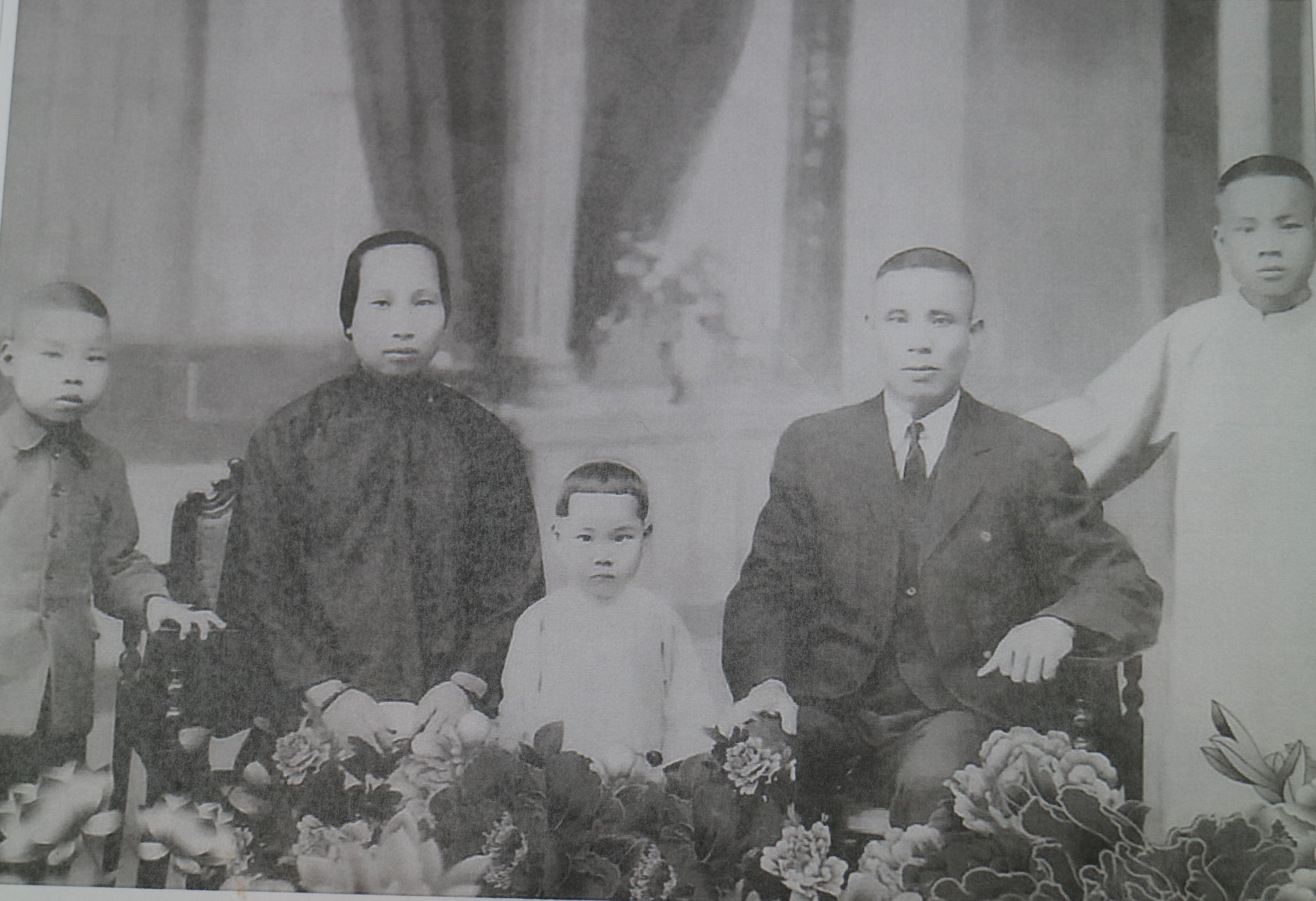 Douglas Lam's grandparents and three of their seven children (Douglas' father is in the far right)