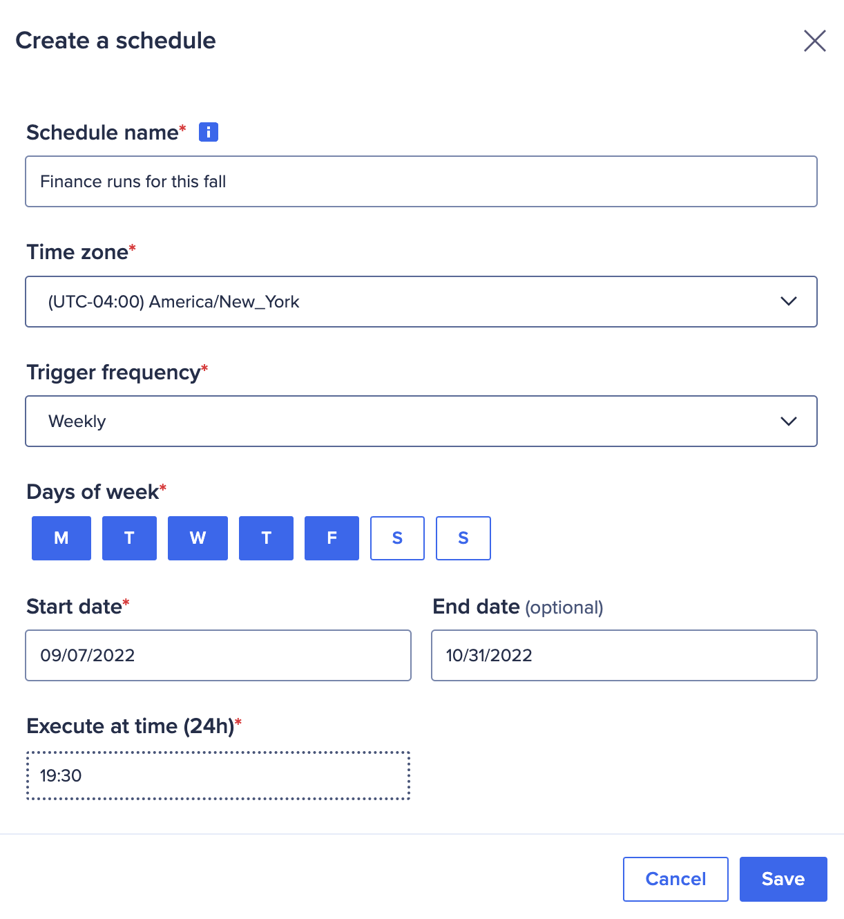 [Create a schedule] ダイアログが表示されます。統合フローを実行する期間、頻度、正確な時刻を指定できます。