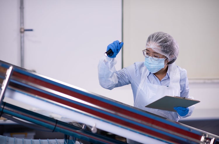 mask wearing employee