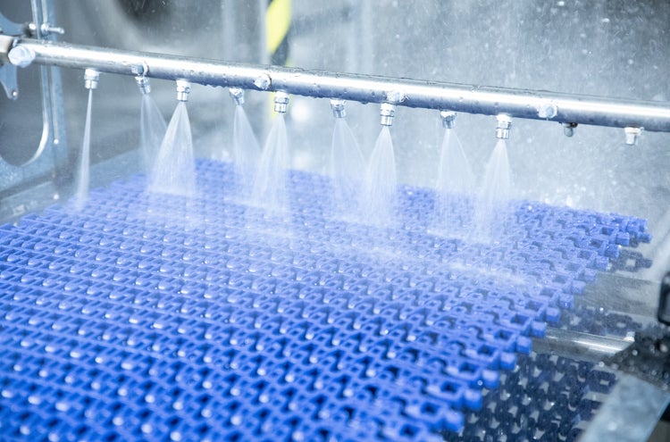 jets spraying conveyor