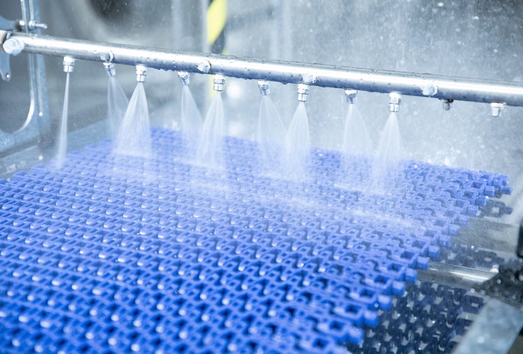 jets spraying conveyor