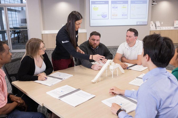 Classroom teaching with 3D models/equipment miniatures.