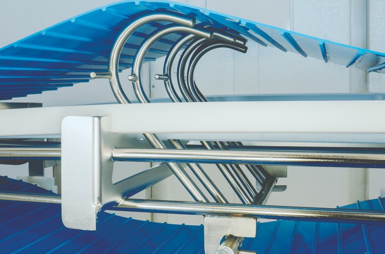 conveyor belt with lifters