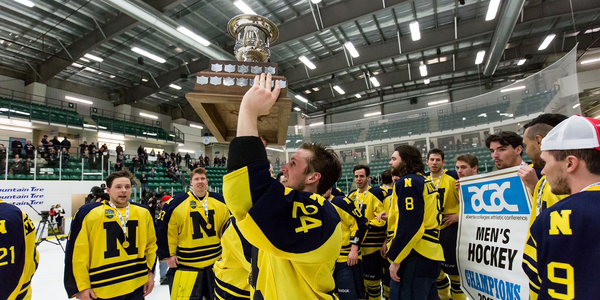 a-second-perfect-season-and-another-championship-for-ooks-men_s-hockey-aHR0cHM6.jpg