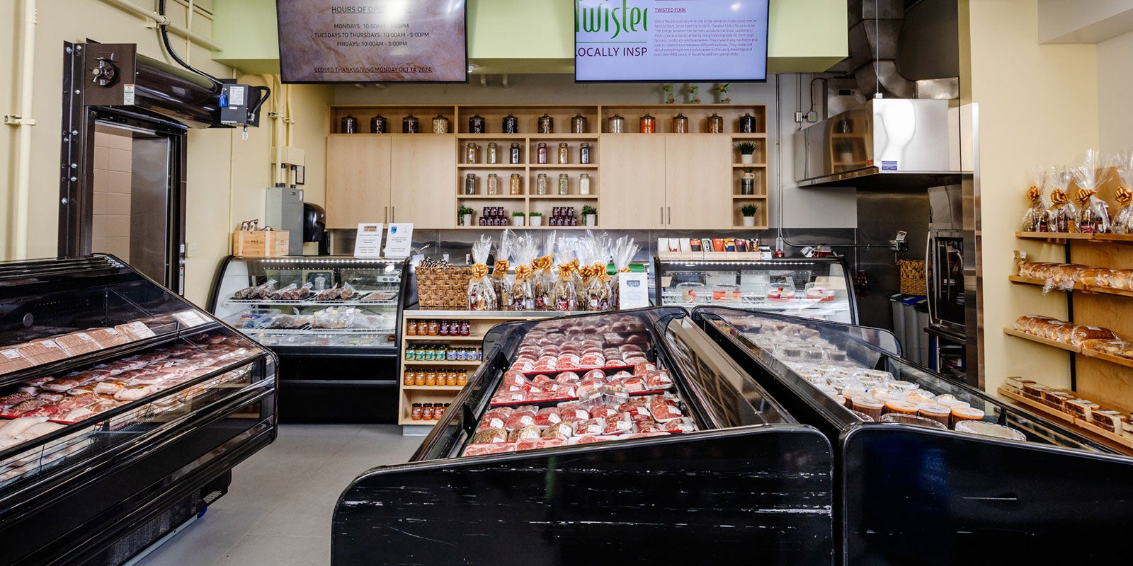 students-help-artisanal-food-market-launch-reusable-food-container-pilot-aHR0cHM6.jpg