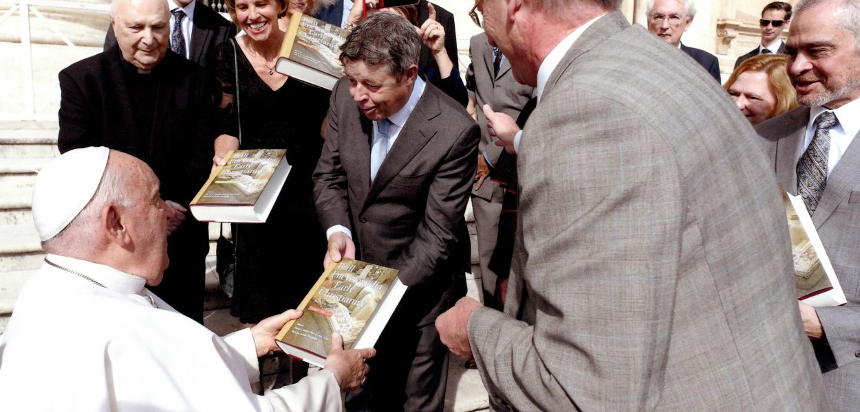 Bert Jan Lietaert Peerbolte hands Brill Encyclopedia to pop Francis in Rome