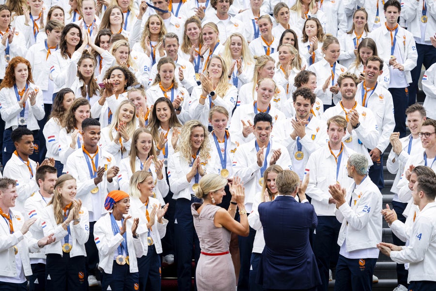 Olympische medaillewinnaars worden gefeliciteerd door Koningspaar Willem-Alexander en Maxima. 