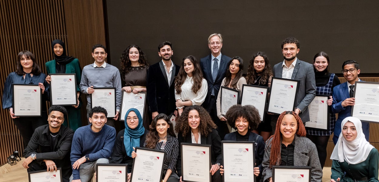 Winnaars van de ECHO Awards 2022 met minister Robbert Dijkgraaf.