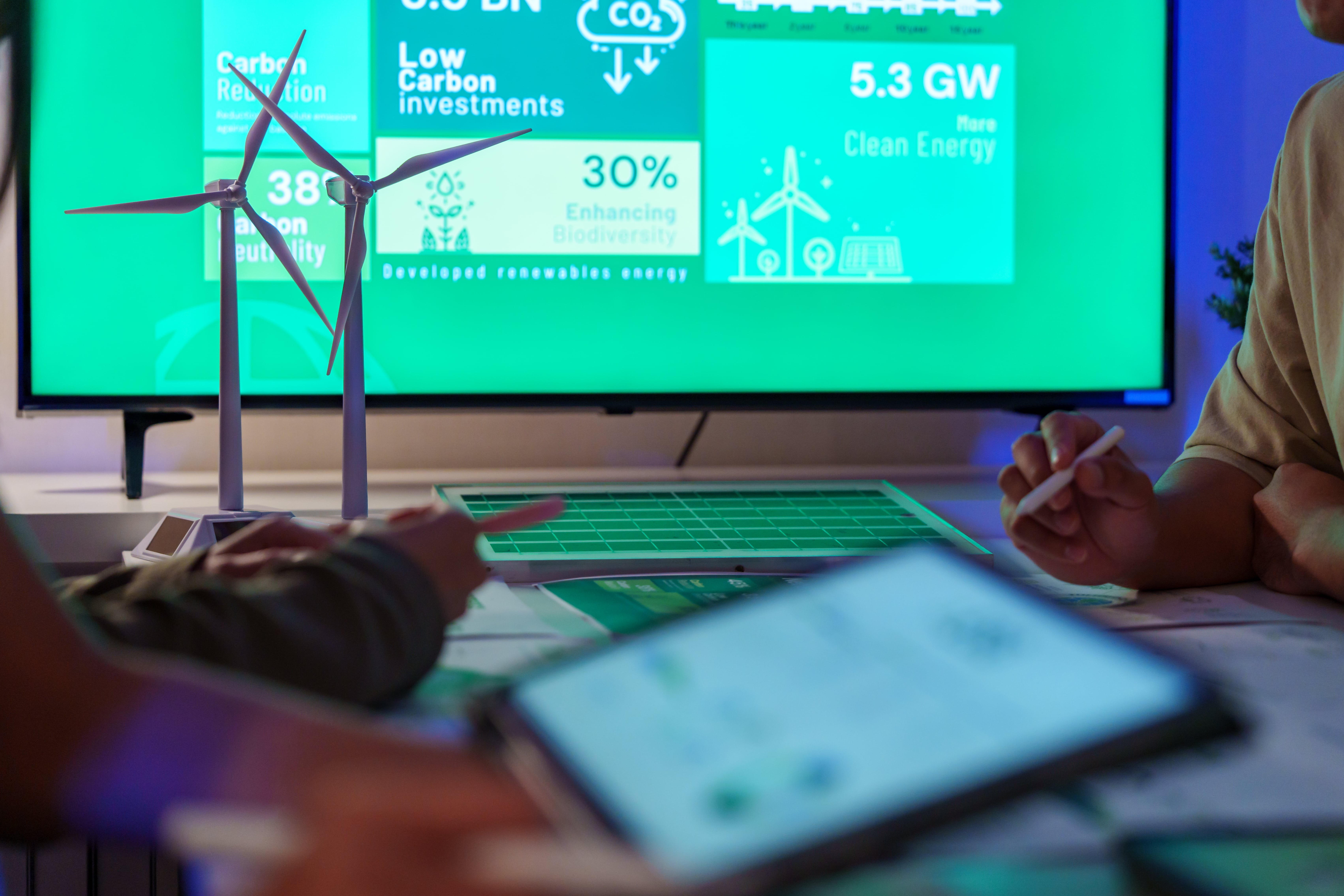 Screen with CO2 percentages behind miniature wind mills. 