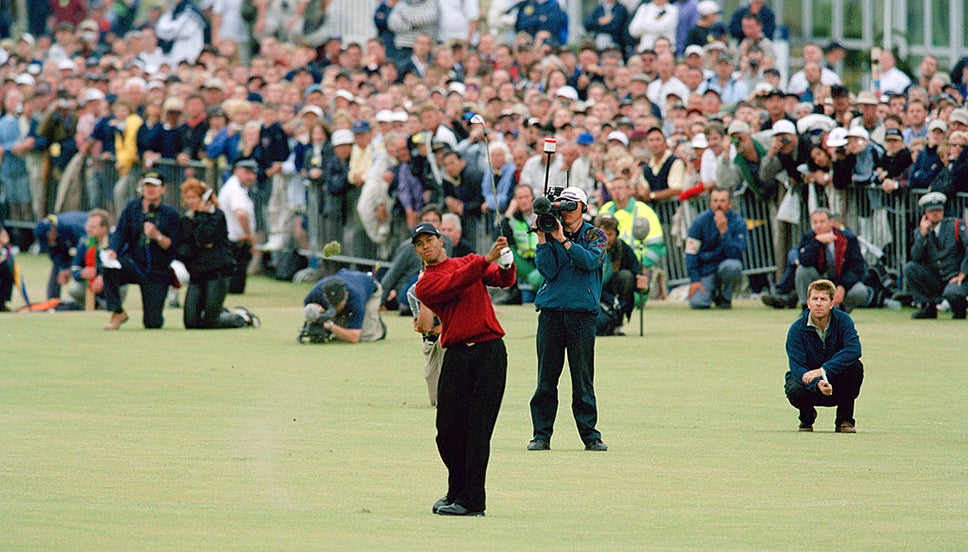 Tiger Woods approaches the 18th hole at St Andrews