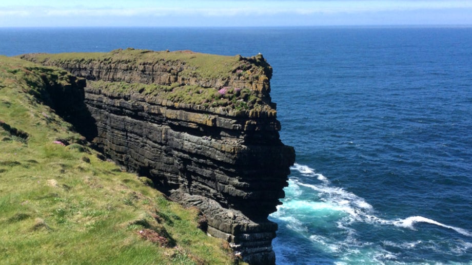 Loop Head Cliff on a sunny day with the sea behind.