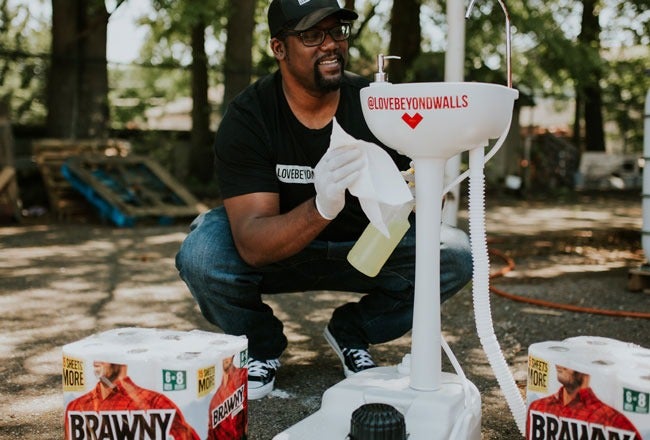 Brawny® Brand Rolls Out Support to Giants Taking Action in Their Community!