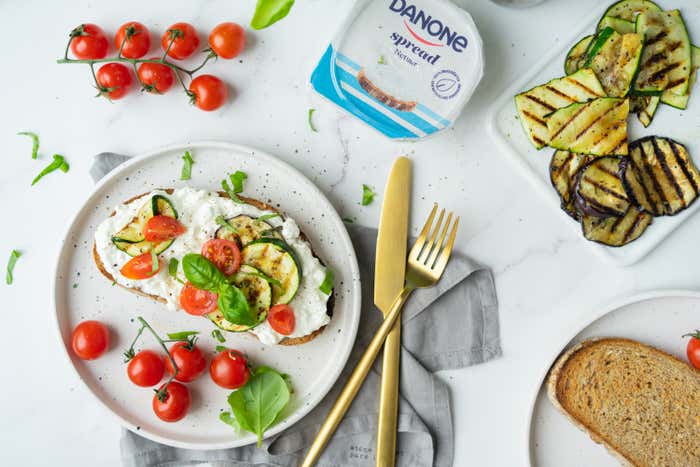 VOLKORENBROOD MET GEGRILDE GROENTJES