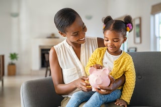 Mom teaches daughter about saving money