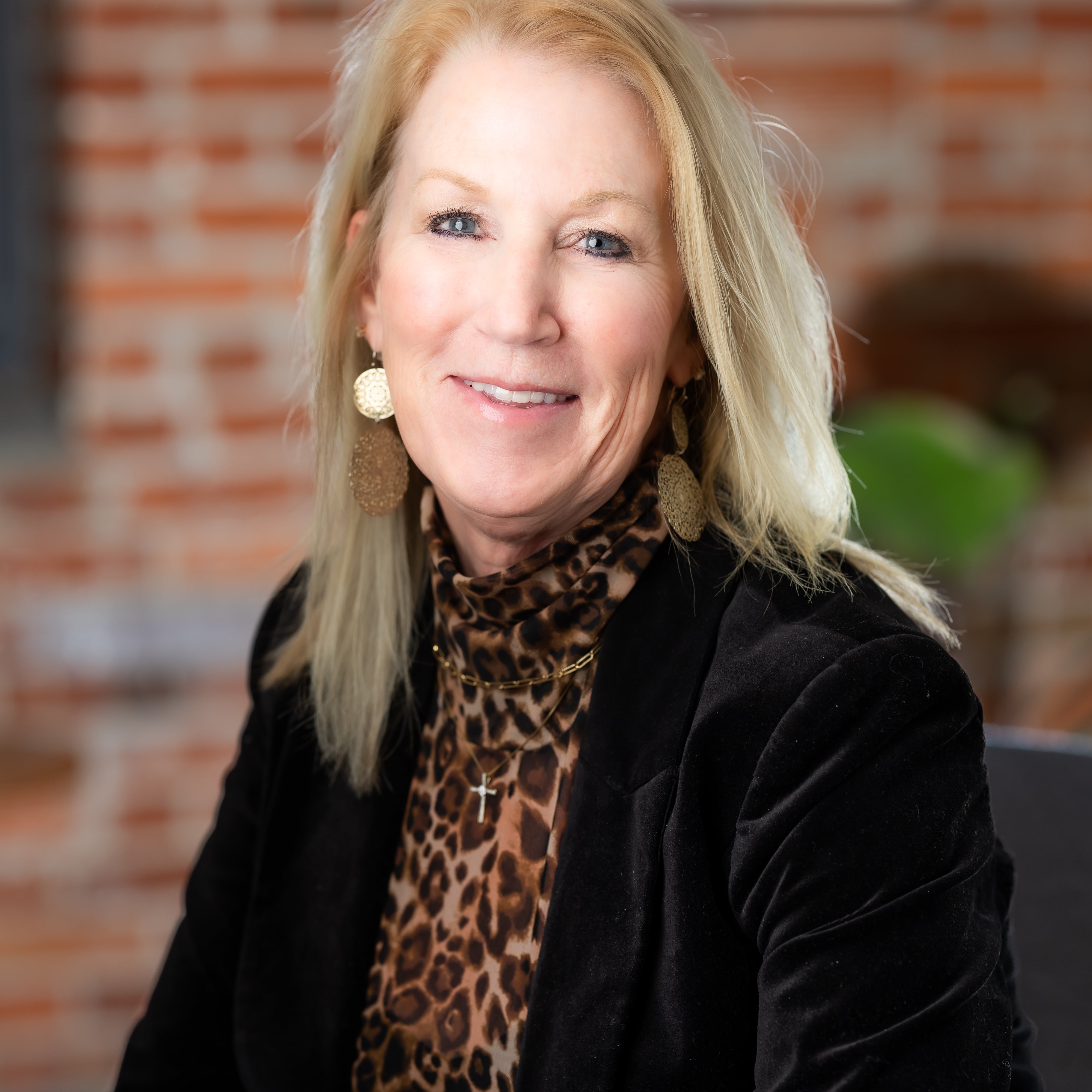 Debra Swearingen Lyles Headshot