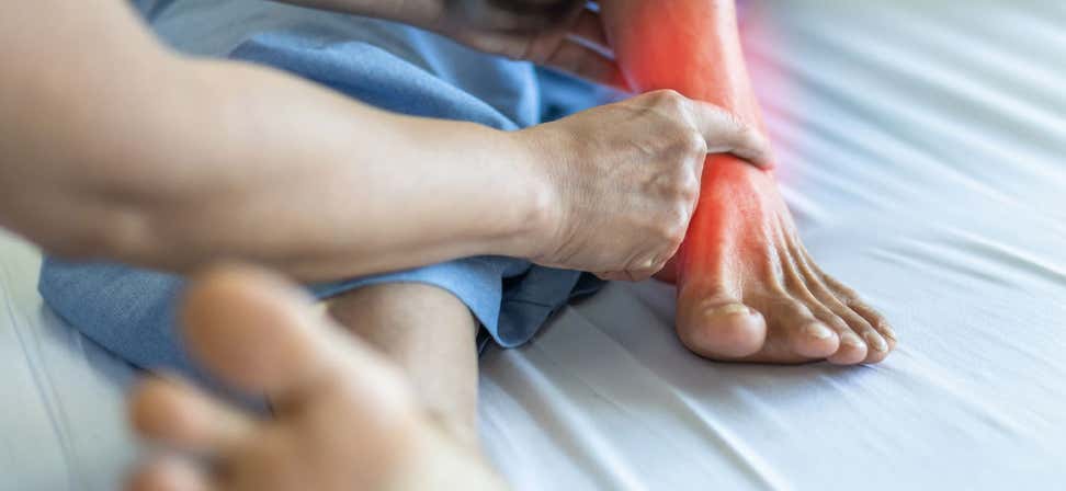 Learn about medication and non-medication options for treating osteoarthritis. Being physically active and maintaining a healthy weight are the most effective ways to manage osteoarthritis pain.